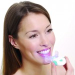 Folosirea aparatului de albire a dintilor cu ultraviolete
